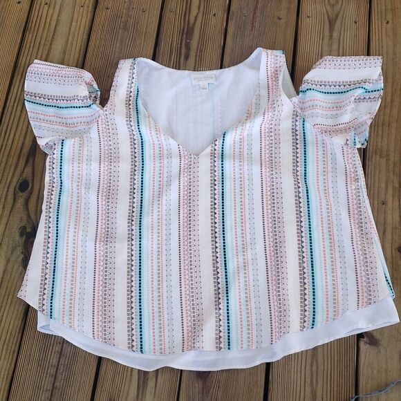 Bisou Bisou cold shoulder top size L - Picture 8 of 12